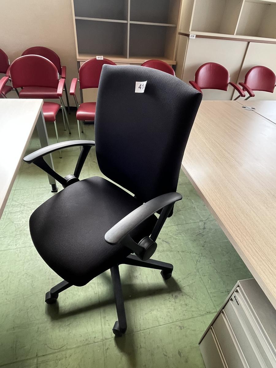 B&uuml;rodrehstuhl mit Armlehne?d=2026-05-25 22:22:48