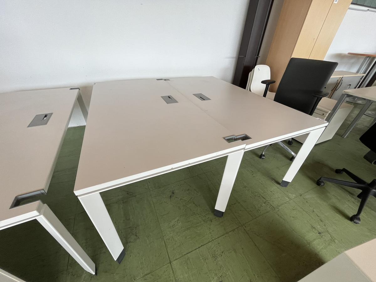 STEELCASE Schreibtisch ca. 160x80 cm weiss?d=2026-05-25 22:24:01