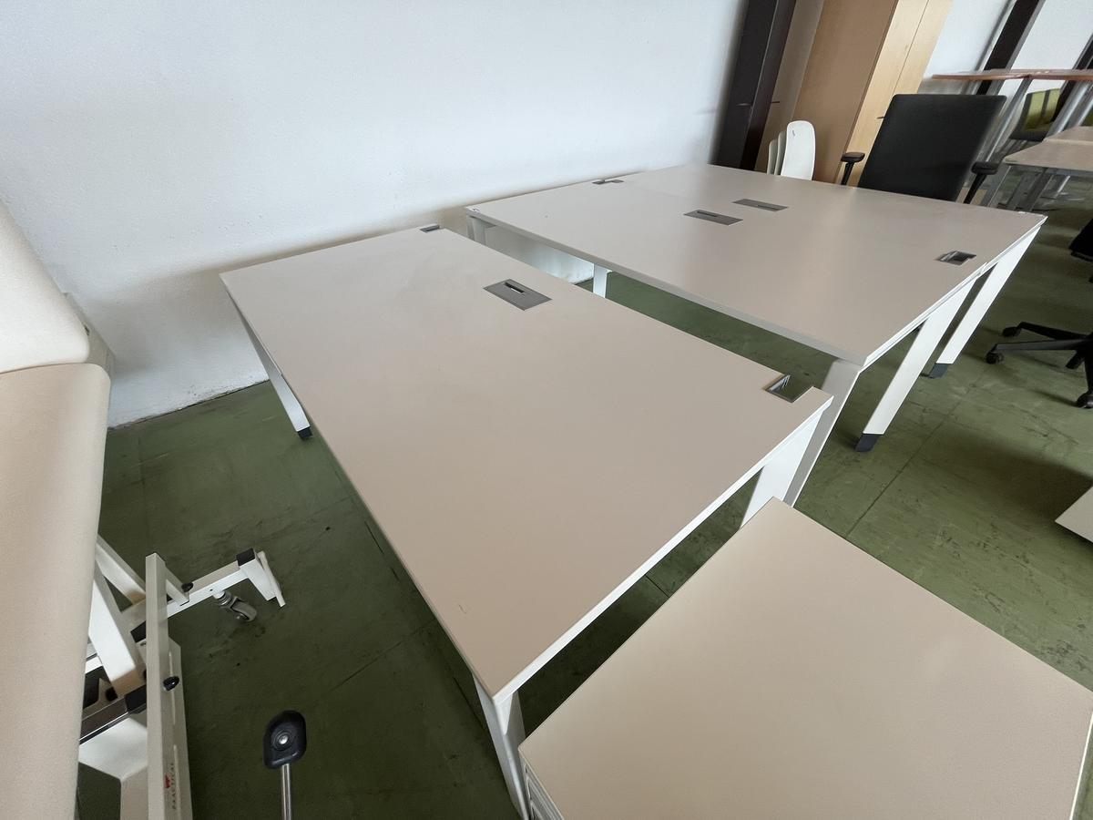 STEELCASE Schreibtisch ca. 160x80 cm weiss?d=2026-05-25 21:25:13