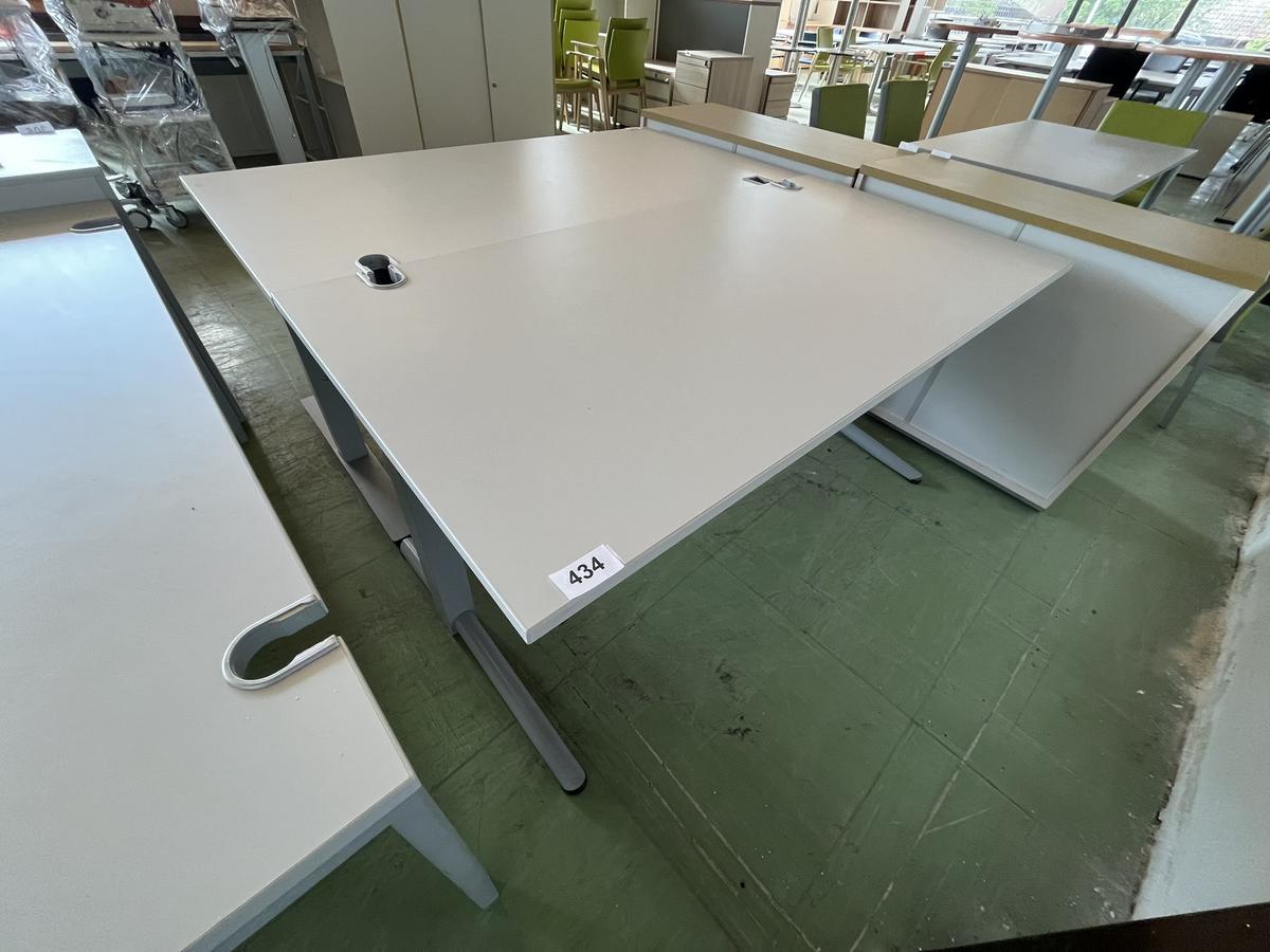 Schreibtisch ca. 160x80 cm h&ouml;henverstellbar grau?d=2026-05-25 21:25:03