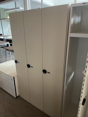 ERKA Umkleideschrank 3teilig, neuwertig, 105 x 50 x 176 cm mit Zahlenschloss, sechs L�ftungen