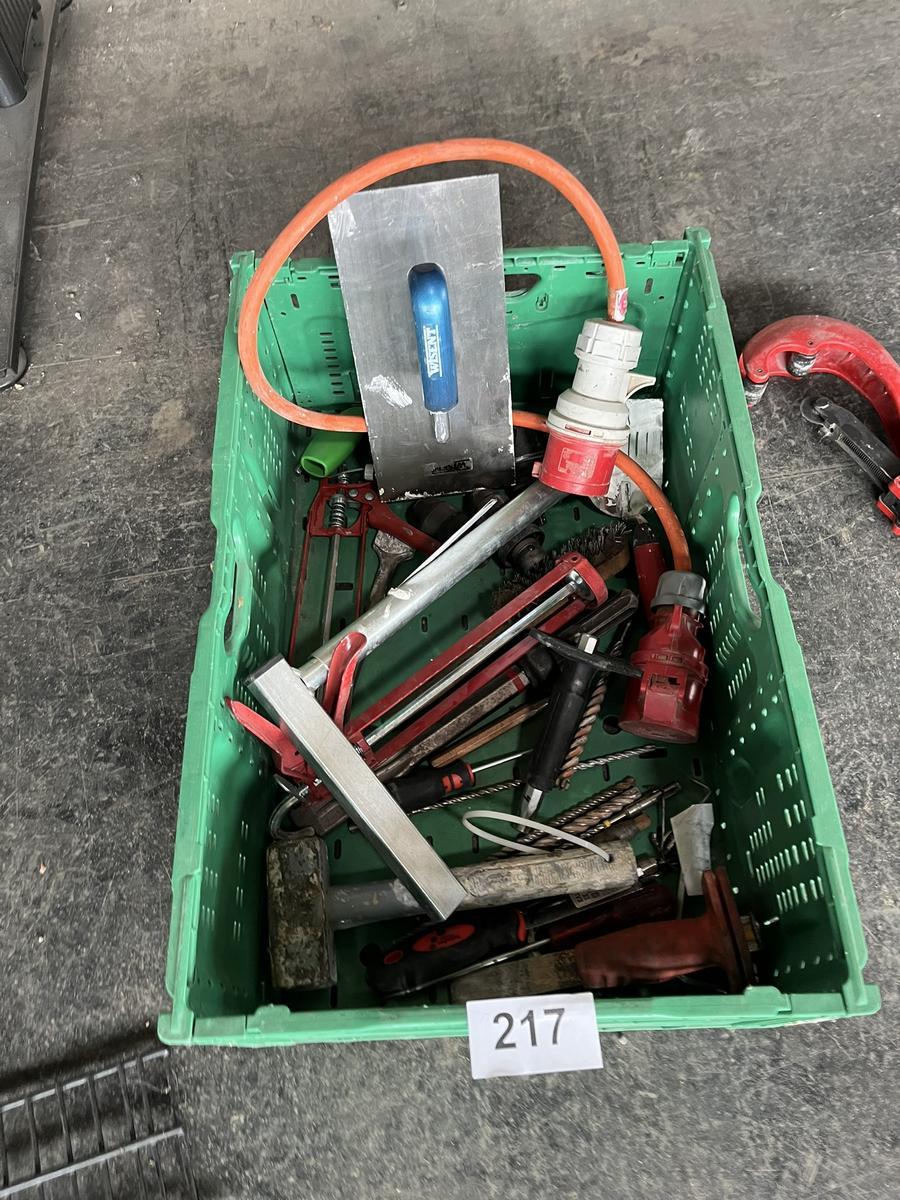 Werkzeugkiste mit Installationshandwerkzeugen Fr&auml;sern
