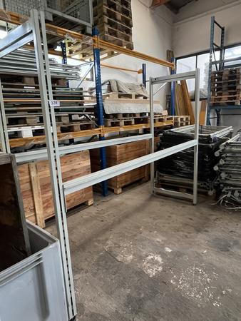 24.5 lfm Schwerlastregalanlage, H 220 x T 90 cm, ca. 400 kg Fachbodenlast, bestehend aus 11 Stk. Stehern, 40 Stk. Einhängebalken 24.5 lfm Schwerlastregalanlage, H 220 x T 90 cm, ca. 400 kg Fachbodenlast, bestehend aus 11 Stk. Stehern, 40 Stk. Einhängebalken
