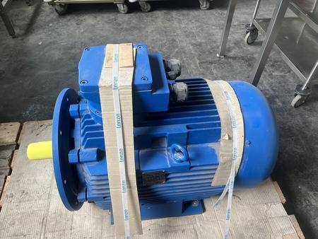 Elektromotor ca. 4 KTC 225 M-4, 38/45 kW (siehe Typenschild), Typ BAR TEC VARNOST, 390 kg Elektromotor ca. 4 KTC 225 M-4, 38/45 kW (siehe Typenschild), Typ BAR TEC VARNOST, 390 kg