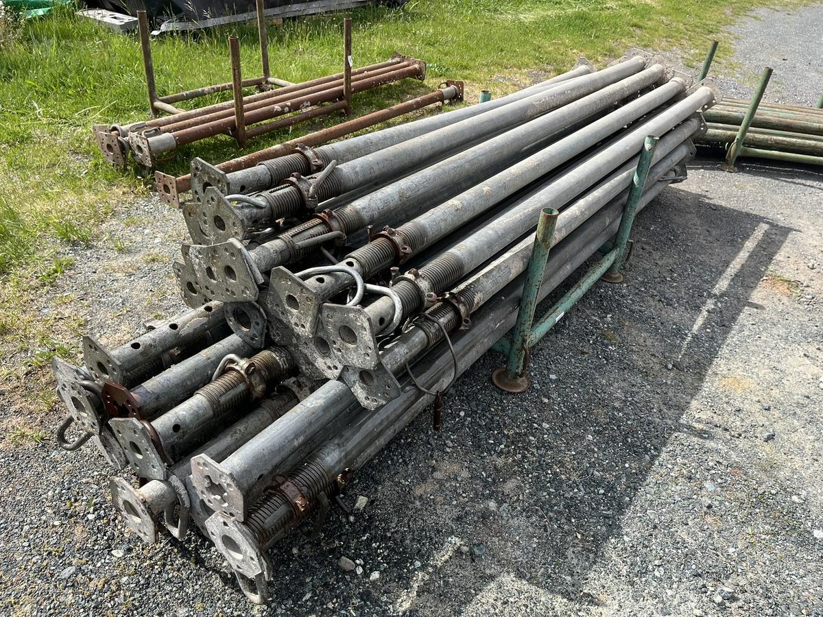 31 Stk. Schwerlast Deckensteher verzinkt - 16 Stk. ca. 550 cm - 15 Stk. ca.460 cm ?d=2026-05-25 21:21:22