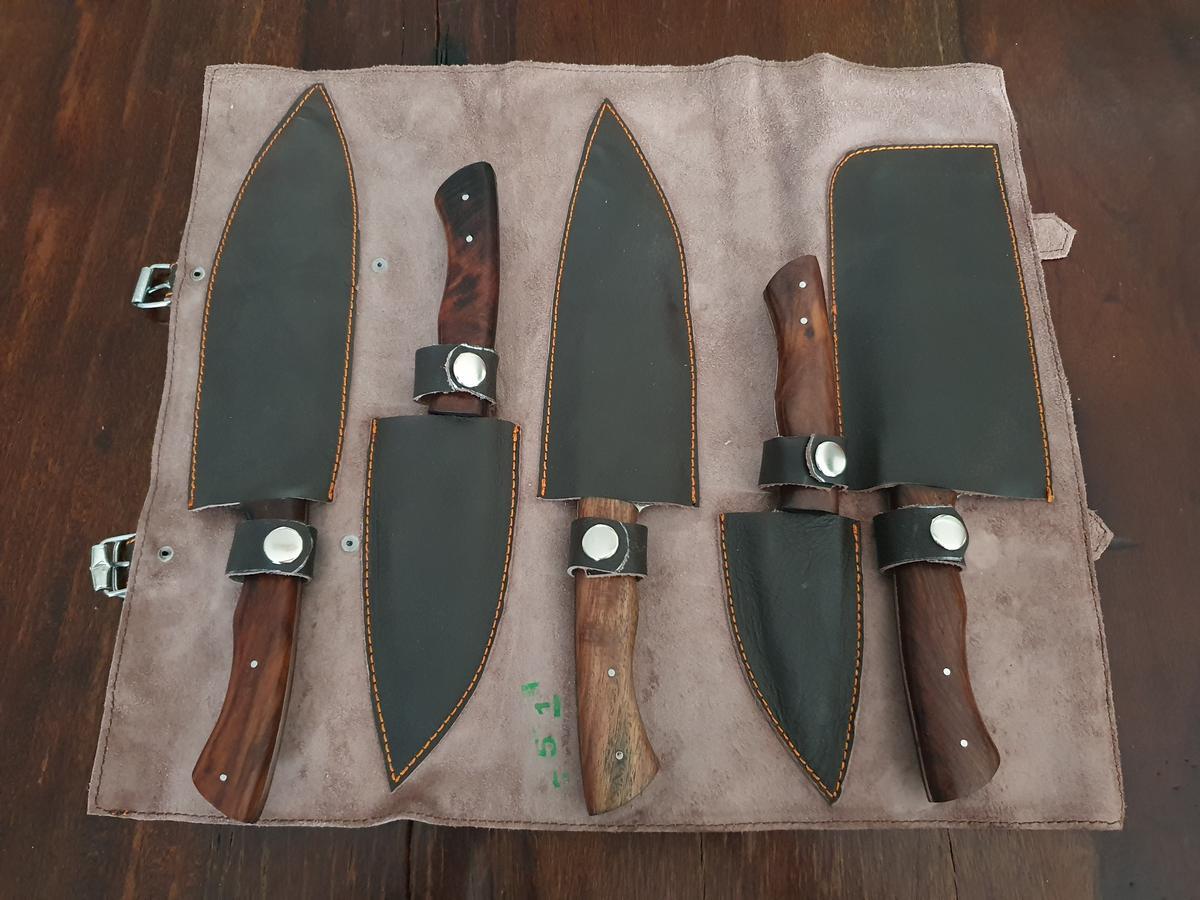 Kochset mit 5 Damast-Messer und brauner Lederrolle?d=2026-05-25 21:18:11