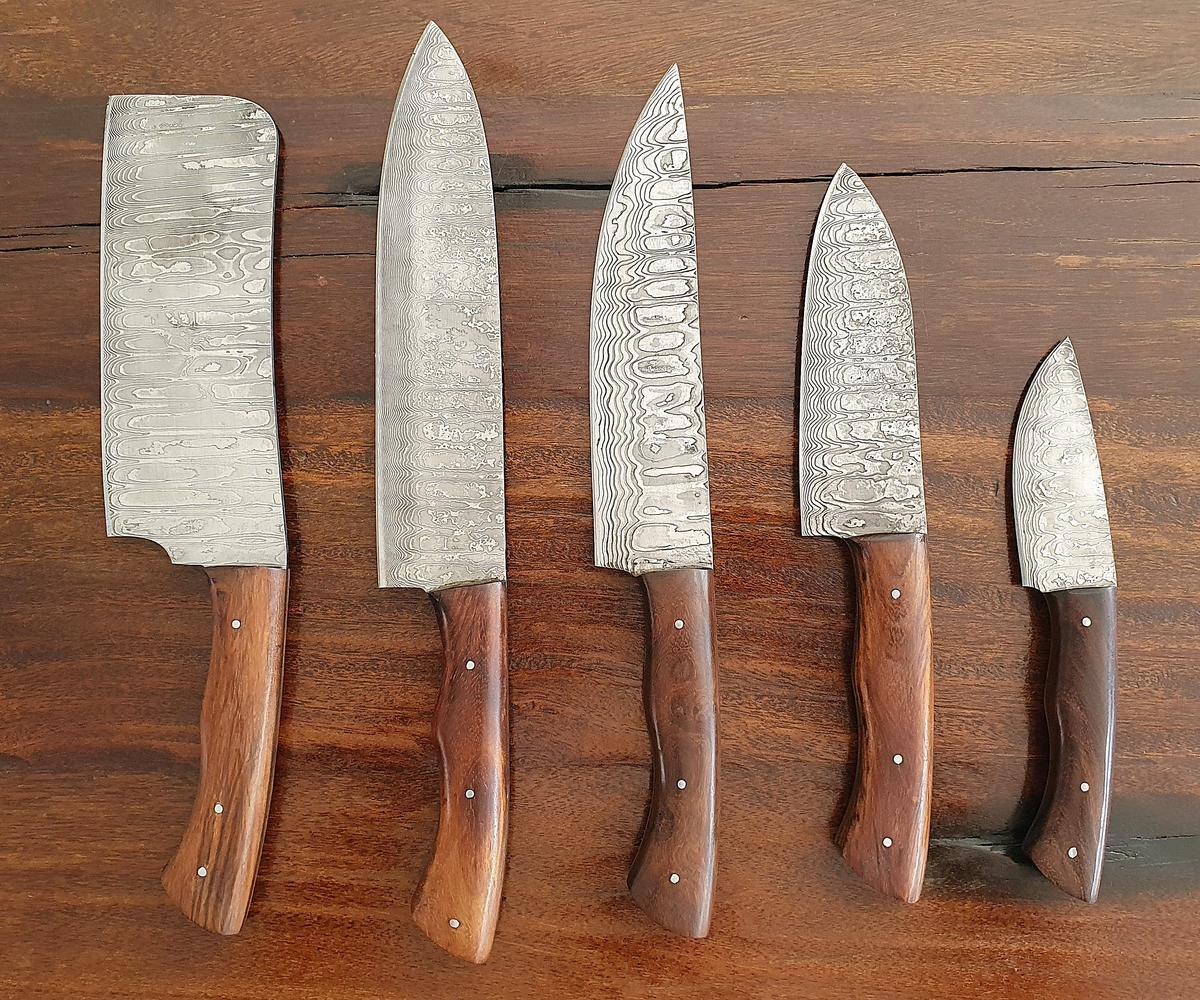 Kochset mit 5 Damast-Messer und brauner Lederrolle?d=2026-05-25 21:18:52