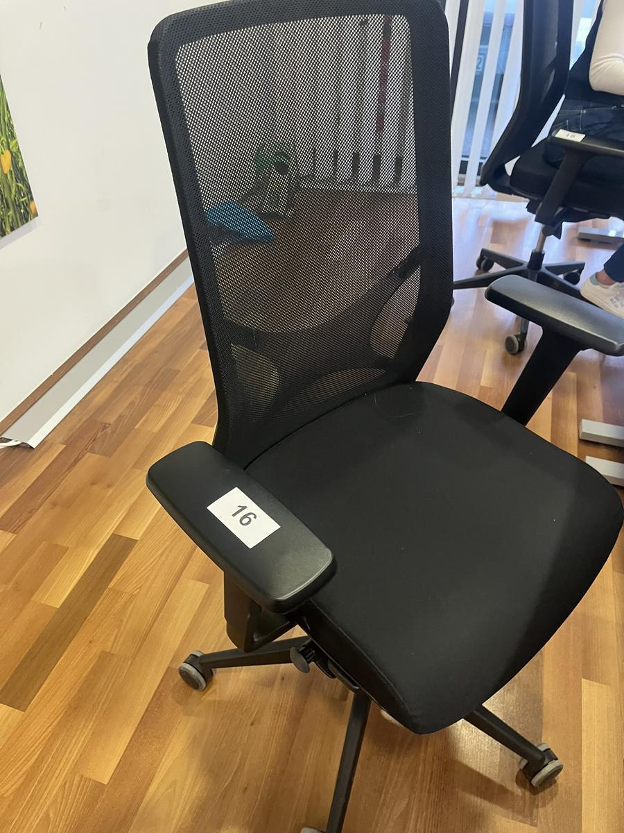 B&uuml;rodrehstuhl mit Armlehne Narbutas