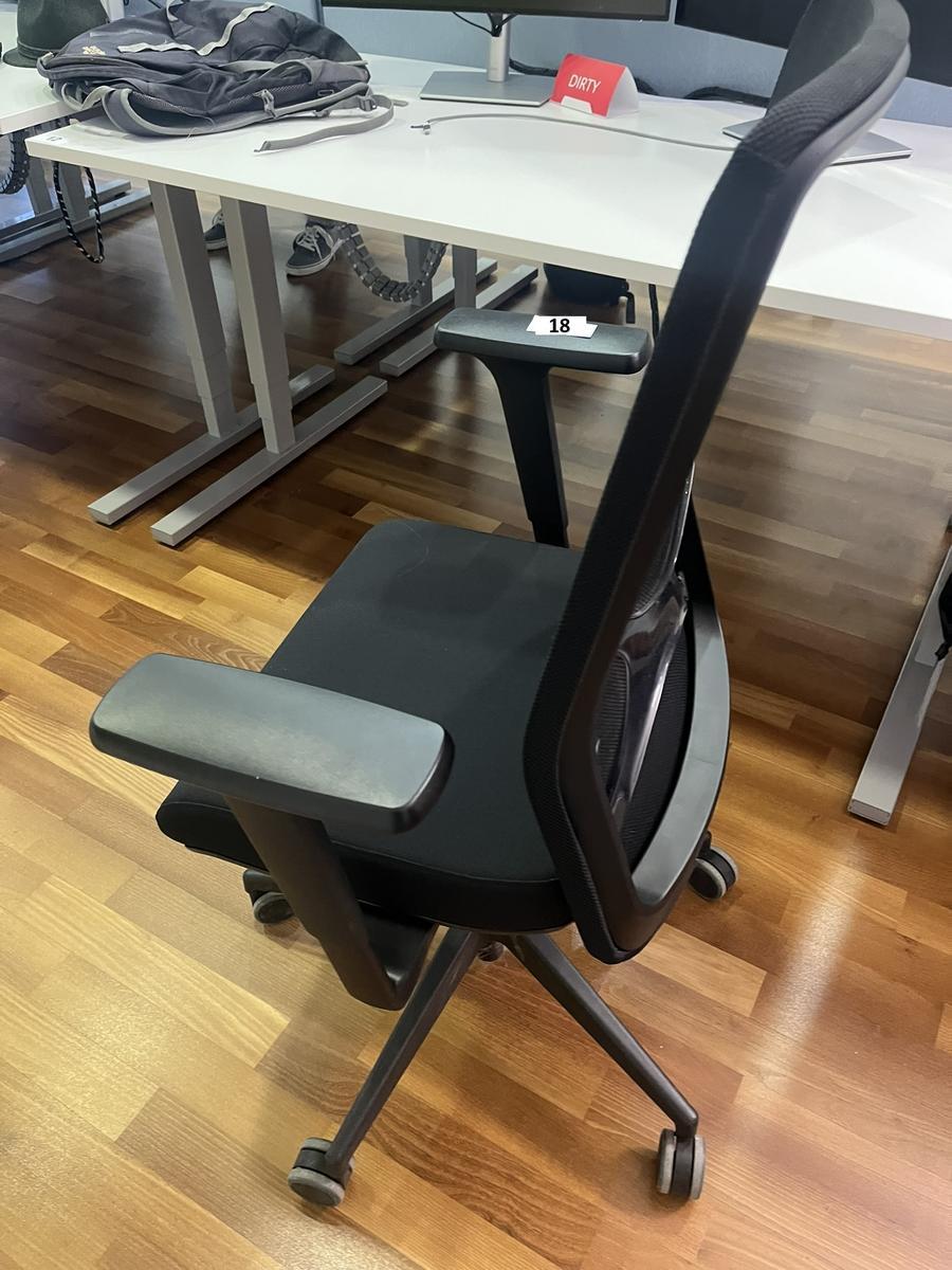 B&uuml;rodrehstuhl mit Armlehne Narbutas?d=2026-05-25 21:18:27