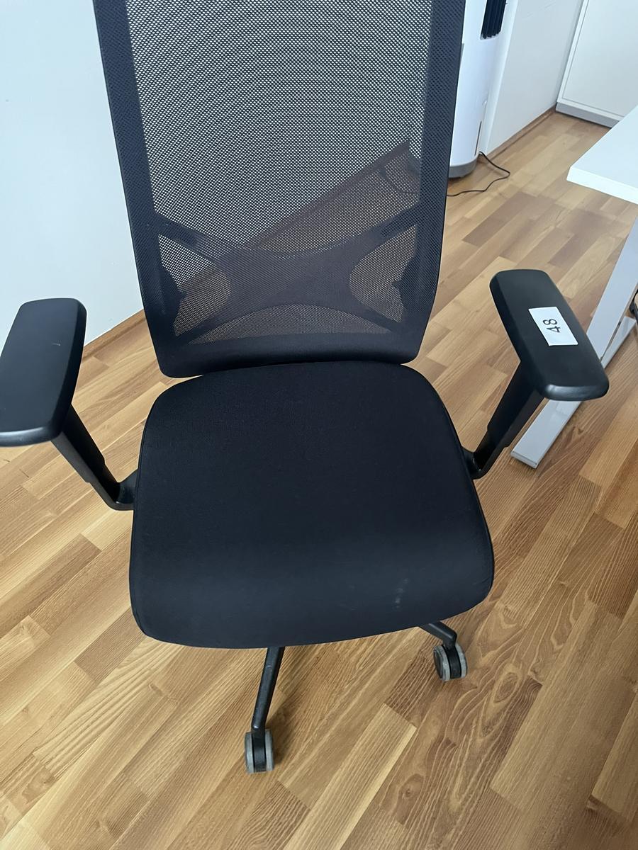 B&uuml;rodrehstuhl mit Armlehne Narbutas