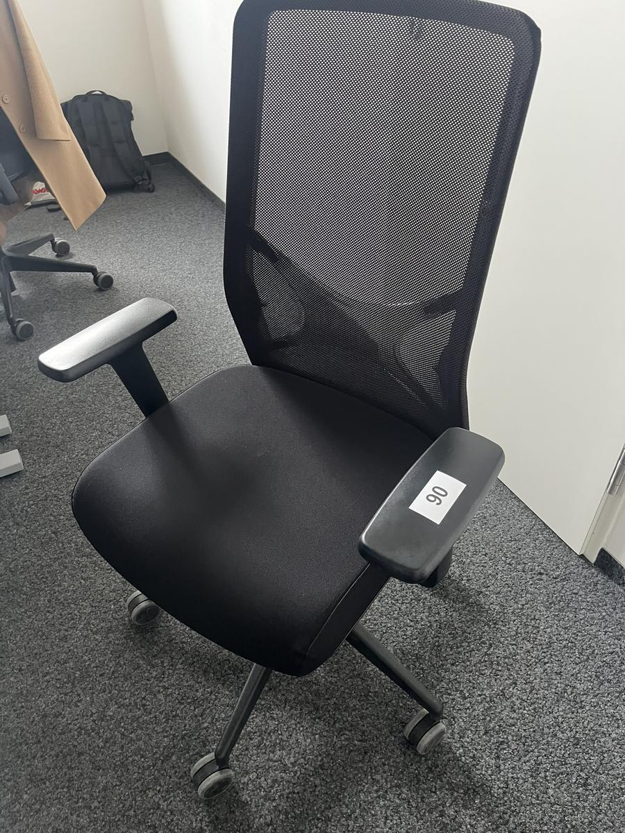 B&uuml;rodrehstuhl mit Armlehne Narbutas