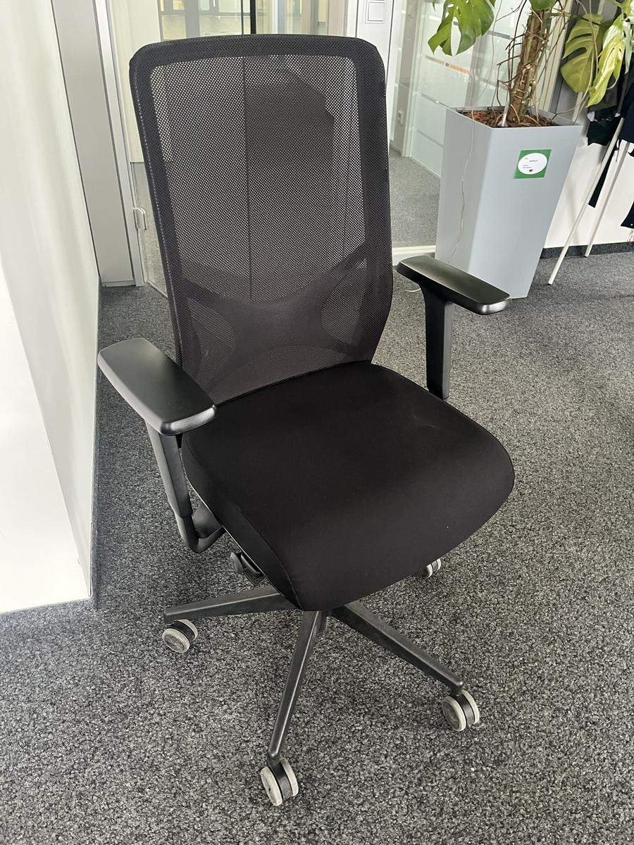B&uuml;rodrehstuhl mit Armlehne Narbutas