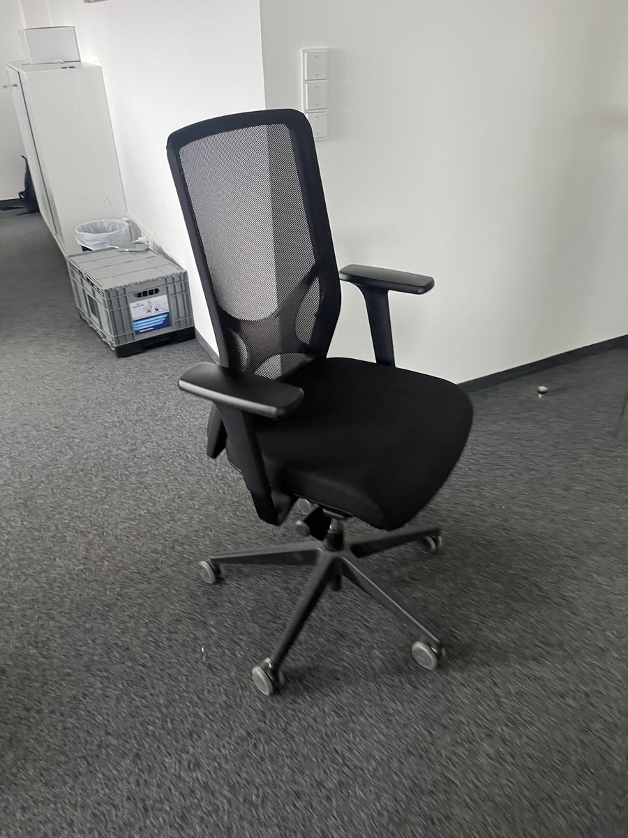 B&uuml;rodrehstuhl mit Armlehne Narbutas