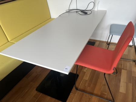 Sozialraumtisch 180x80 cm mit 2 Freischwingerst�hlen