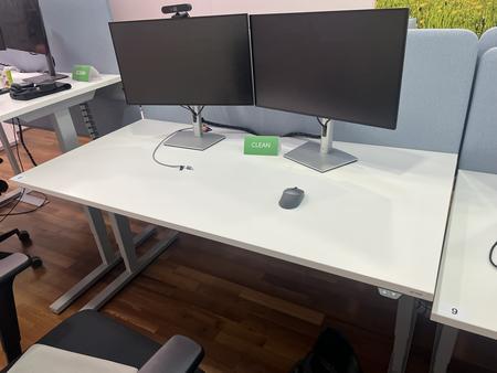 Schreibtisch elektrisch h�henverstellbar 160x80 cm Narbutas