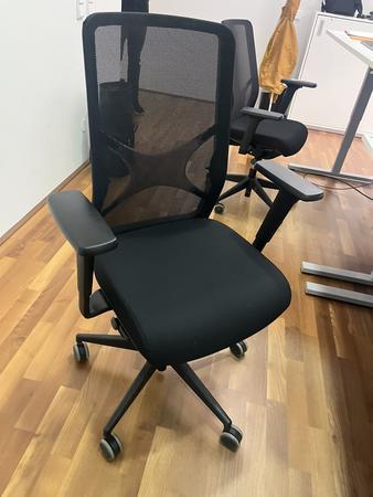 B�rodrehstuhl mit Armlehne Narbutas