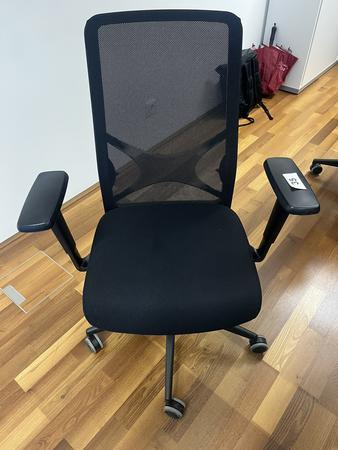 B�rodrehstuhl mit Armlehne Narbutas