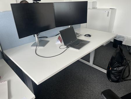 Schreibtisch elektrisch h�henverstellbar 160x80 cm Narbutas
