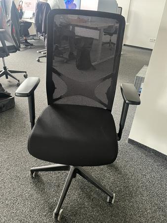 B�rodrehstuhl mit Armlehne Narbutas