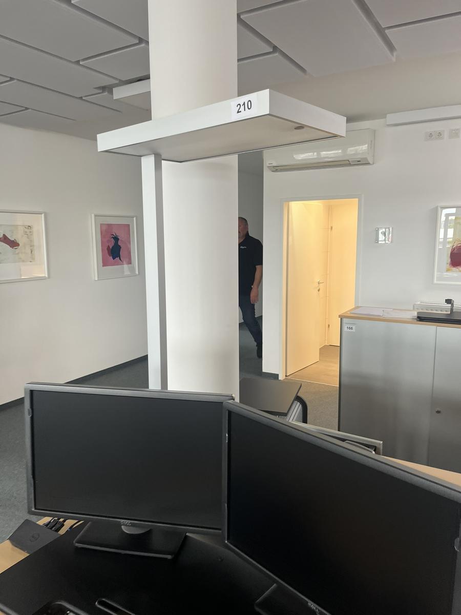 MoltoLuce B&uuml;rostehleuchte ca.60x32x195 cm?d=2026-05-25 21:28:41