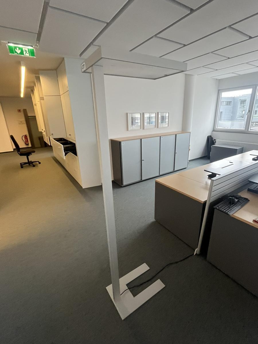 MoltoLuce B&uuml;rostehleuchte ca.60x32x195 cm?d=2026-05-25 21:28:45