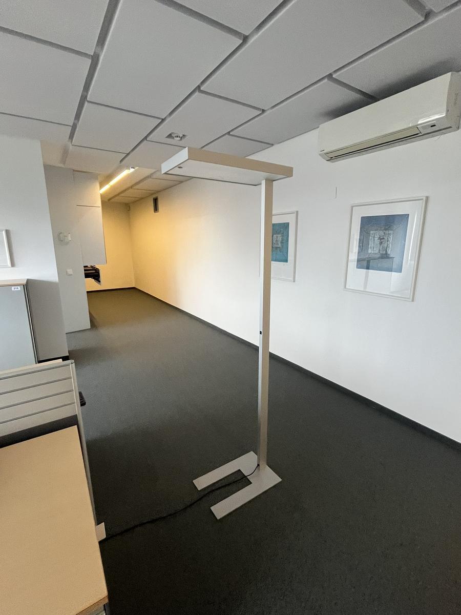 MoltoLuce B&uuml;rostehleuchte ca.60x32x195 cm?d=2026-05-25 21:28:43