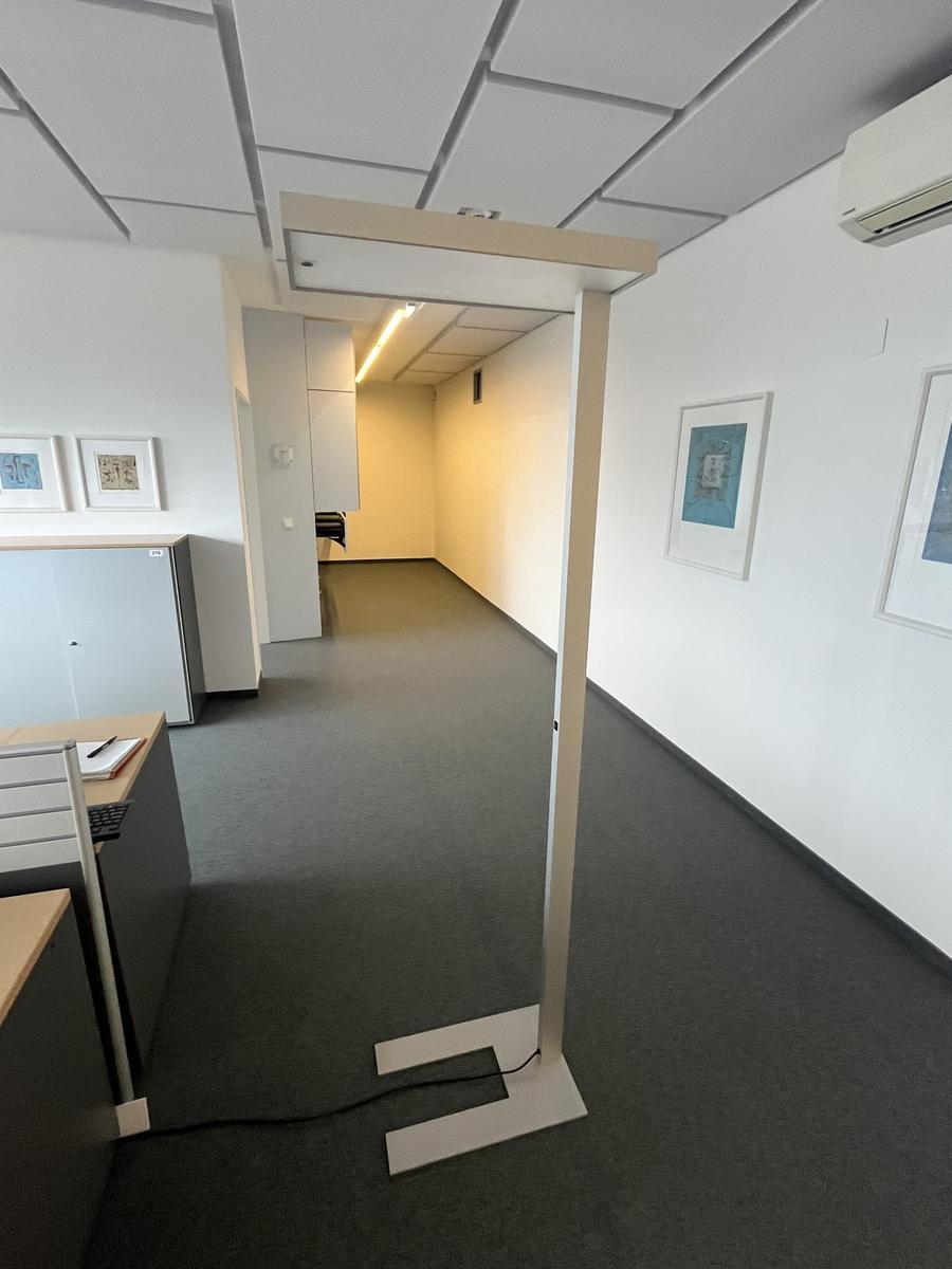 MoltoLuce B&uuml;rostehleuchte ca.60x32x195 cm?d=2026-05-25 21:28:40
