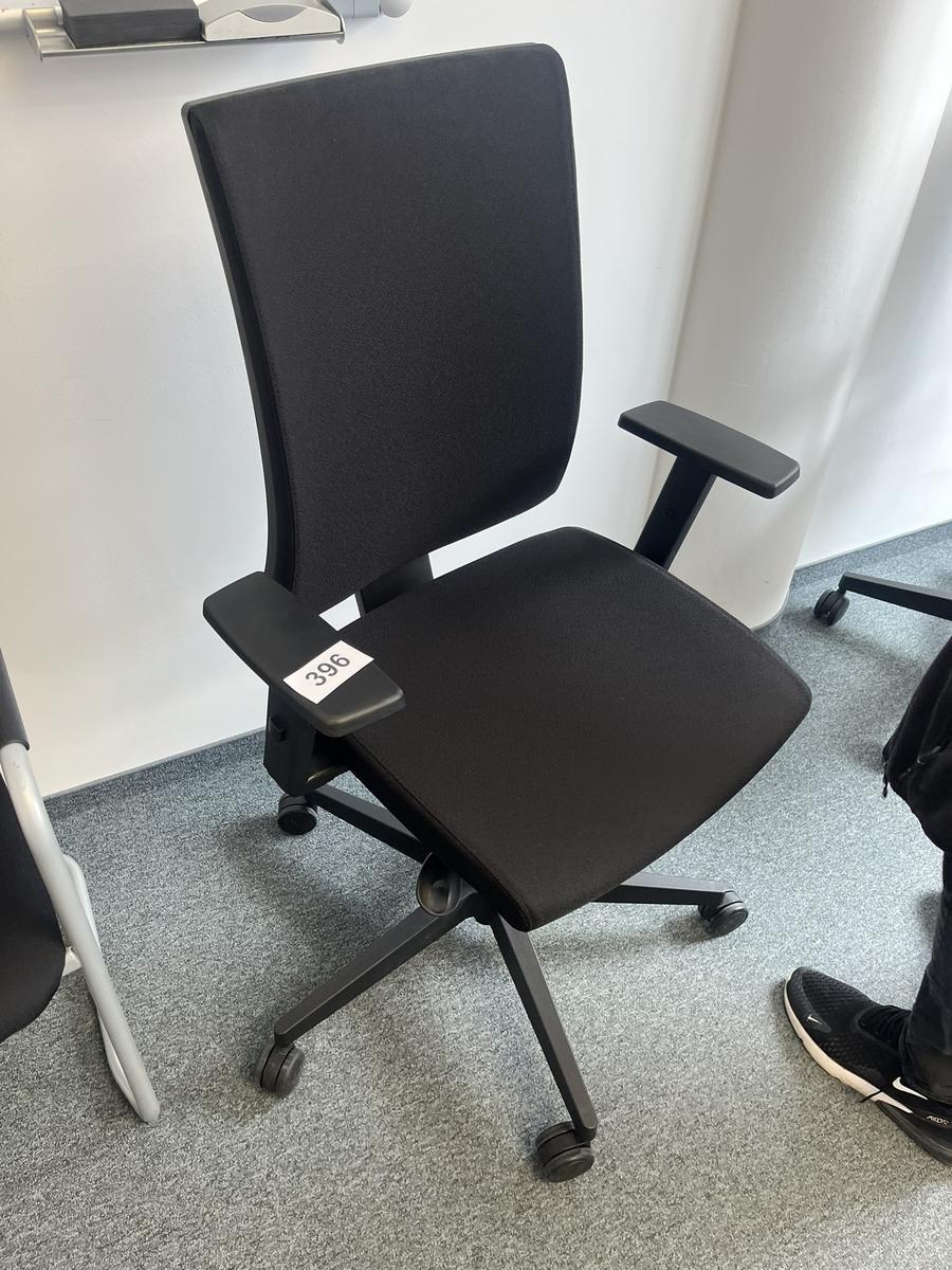 B&uuml;rodrehstuhl mit Armlehne?d=2026-05-25 22:22:57