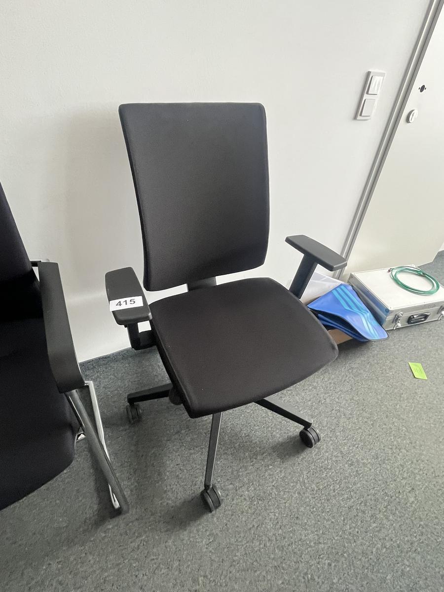 B&uuml;rodrehstuhl mit Armlehne?d=2026-05-25 22:22:19