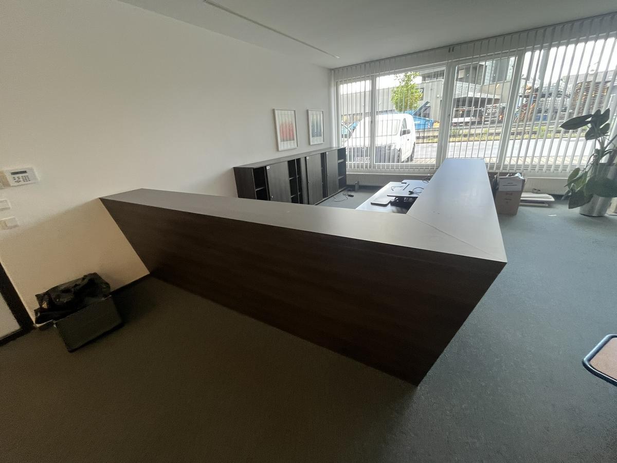 Empfangspult BENE ca.340x306x120(110 ) cm?d=2026-05-25 21:21:29