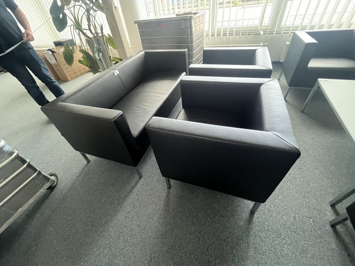 Sitzbankgruppe: Lederbank ca. 155x70x70 cm plus 2 St&uuml;ck Sitzsofa?d=2026-05-25 21:28:45