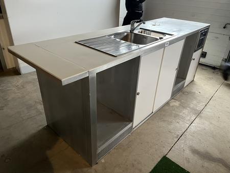 Barverbau mit Aufsatz 250/74/90 cm - Aufsatz 230/115 cm mit Sp�le