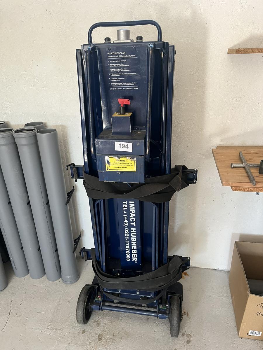 Impact Hubheber Type IHH 500, Tragkraft 650 kg mit Rundauflage, verl&auml;ngerte Schaufel und Transportplateau, mit Ladeger&auml;t, Batterie zu tauschen