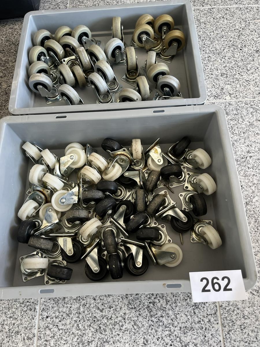 2 Boxen mit Drehrollen