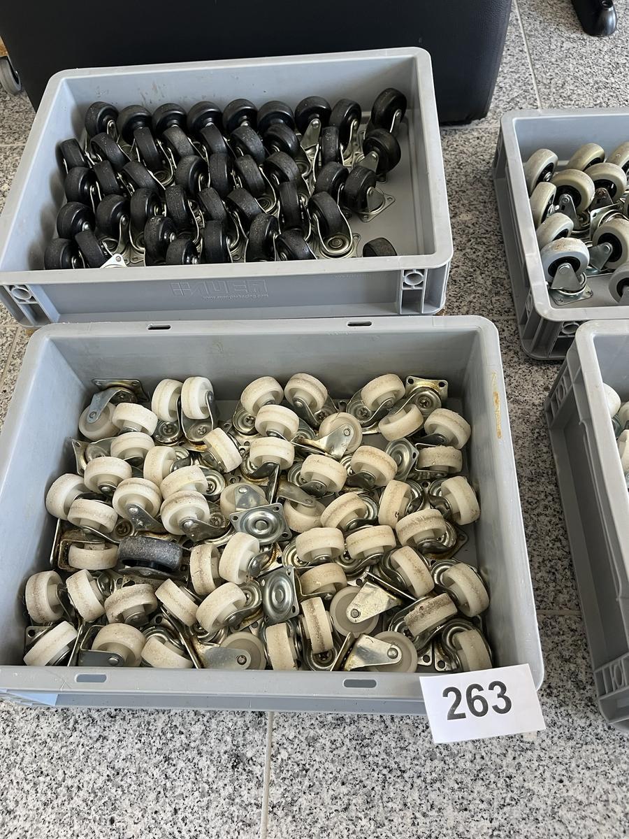 2 Boxen mit Drehrollen