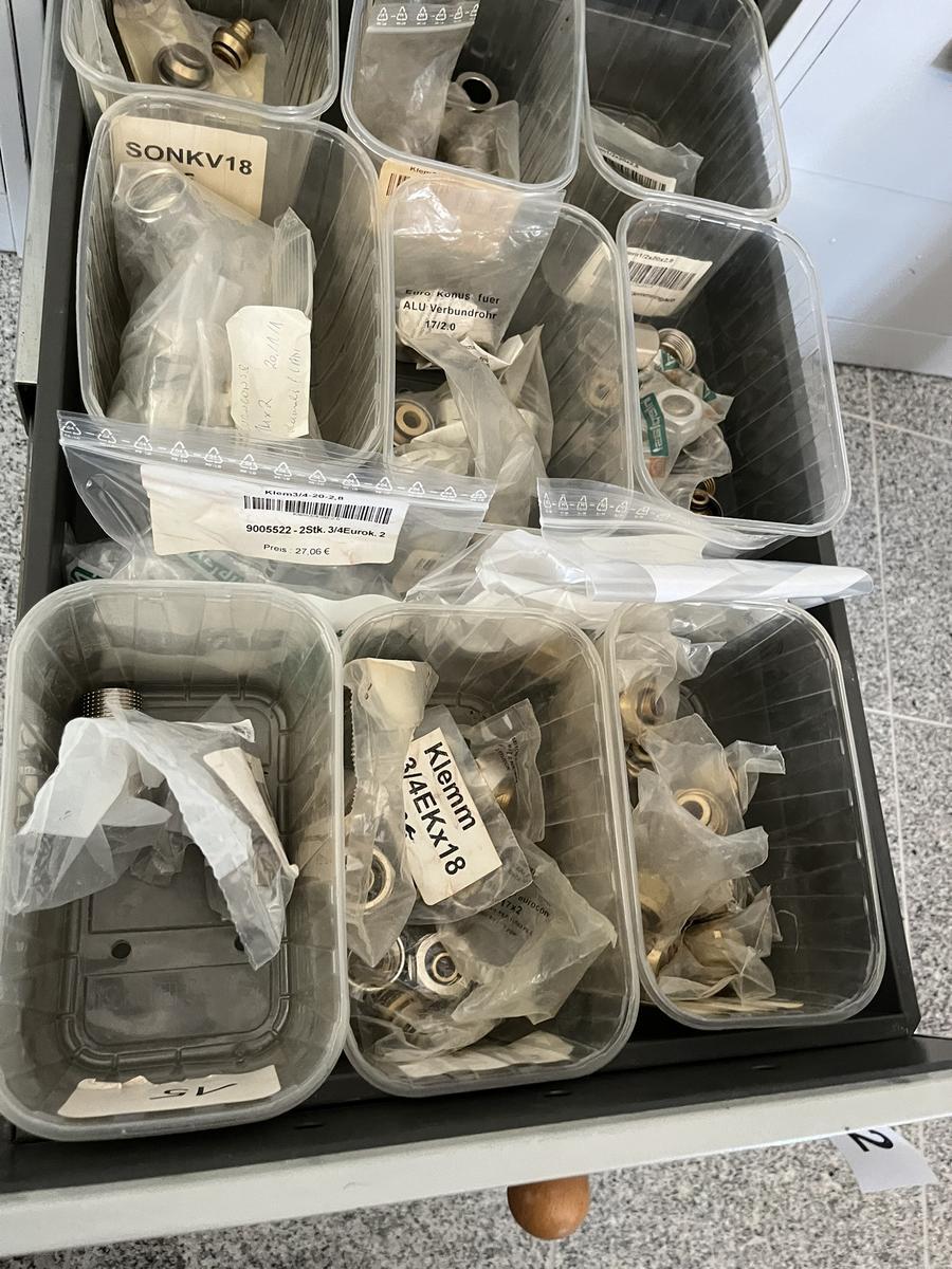 Ladeninhalt mit Klemmverschraubungen verschiedene Sorten?d=2026-05-25 21:18:27