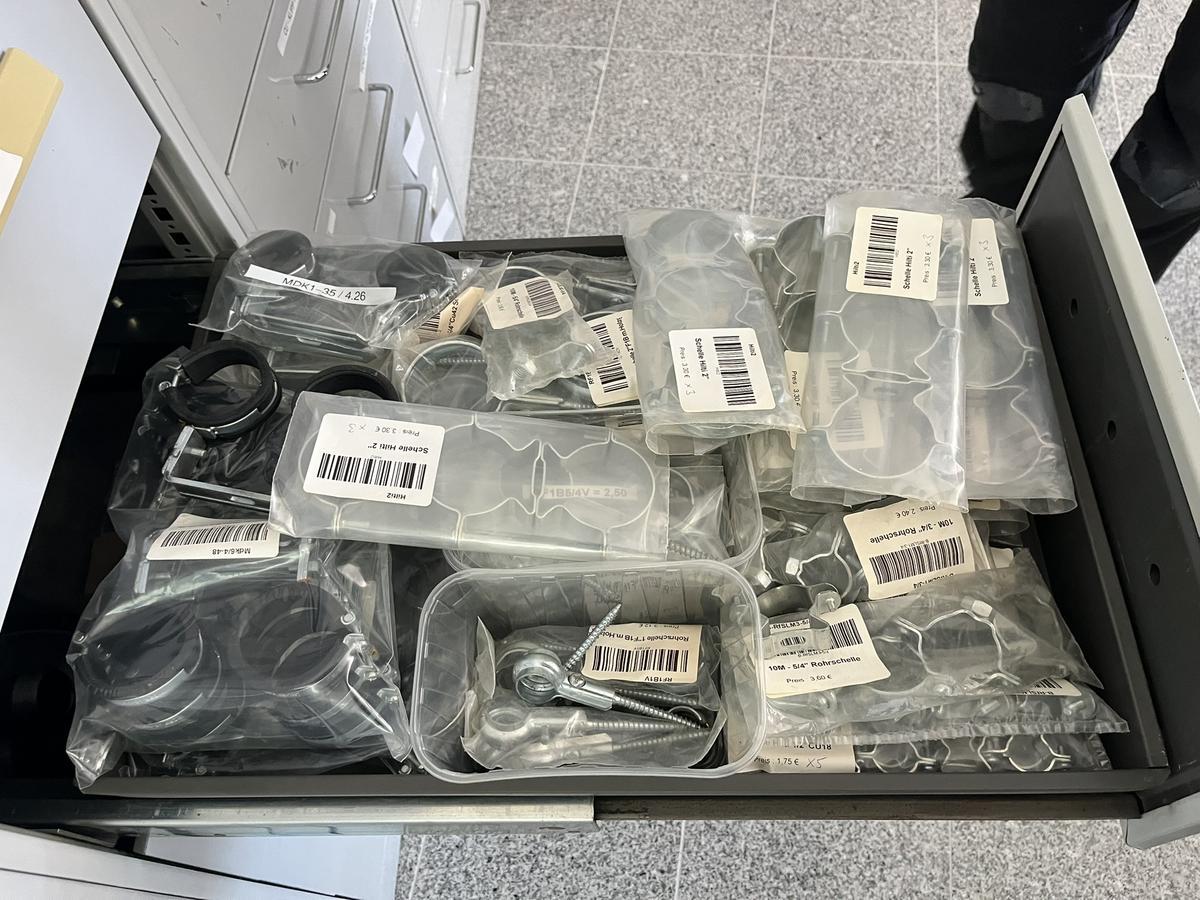 Ladeninhalt mit Hilti und MGK-Doppelschellen?d=2026-05-25 21:18:31