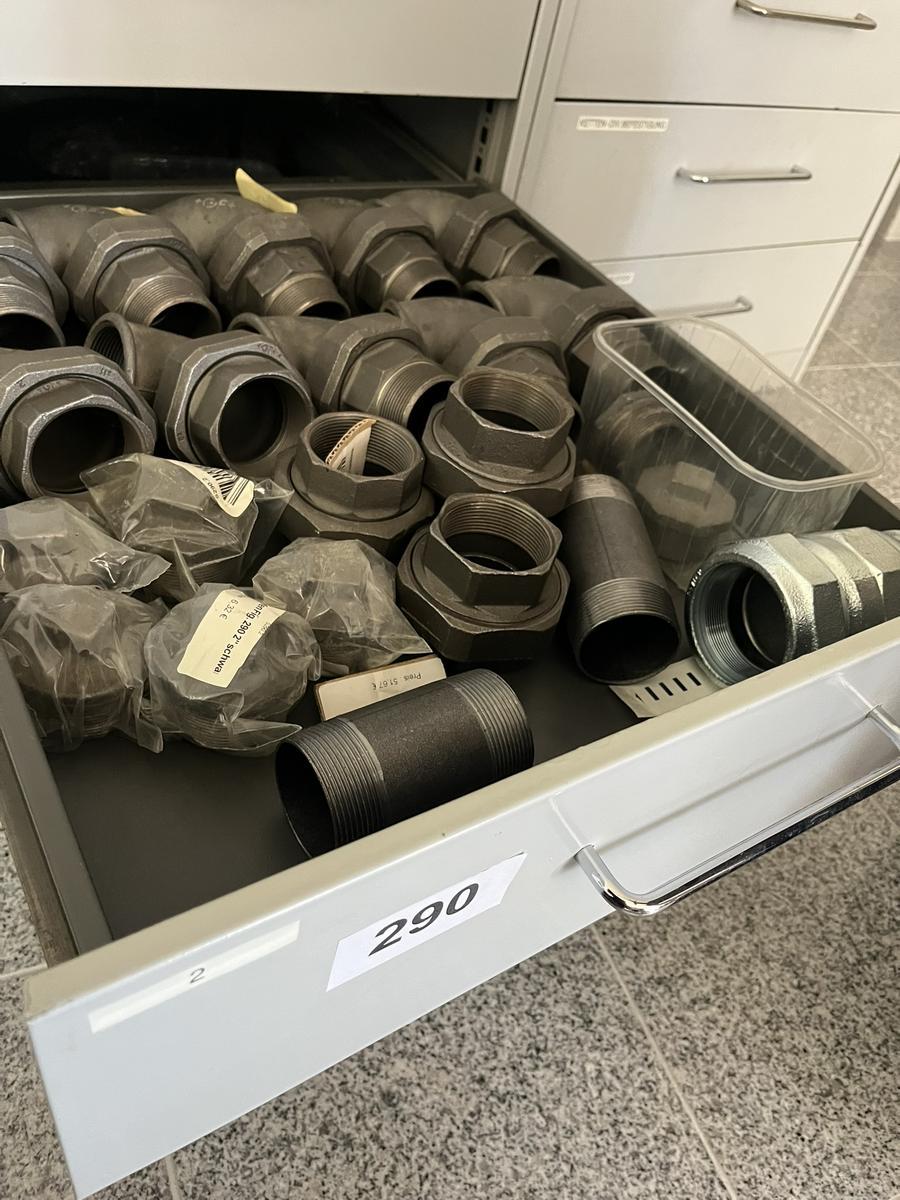 Ladeninhalt mit Bogenmaterial, Winkelholl&auml;nder, Rohrnippel, Gebo-Verschraubung?d=2026-05-25 21:18:33