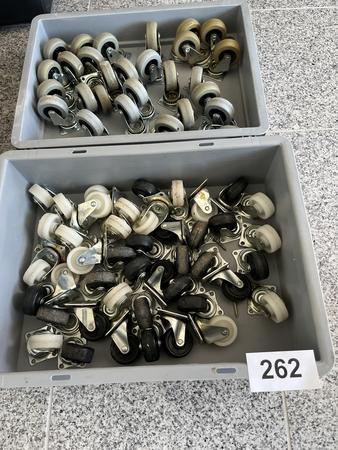 2 Boxen mit Drehrollen