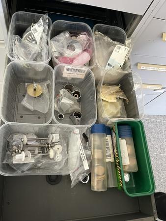 Ladeninhalt div. Sanit�rmaterial