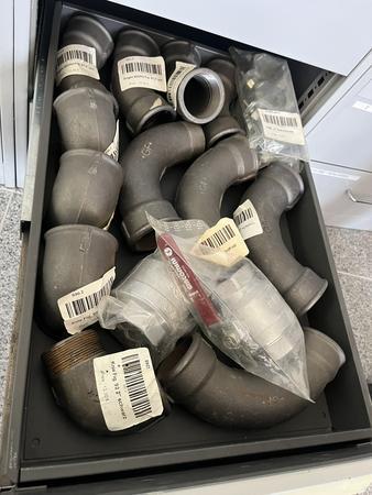 Ladeninhalt Kugelh�hne + Kniest�cke 92-2 B�gen 45-41-2