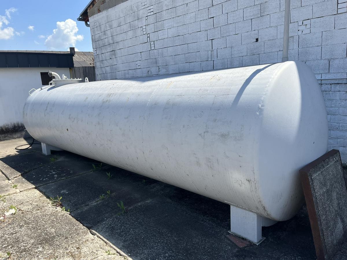 Diesel-Tankstelle, Dieseltank 13000 l, doppelwandig, Ma&szlig;e: ca. L 9,5 m x B 1,80 m x H 2 m?d=2026-05-25 21:18:01
