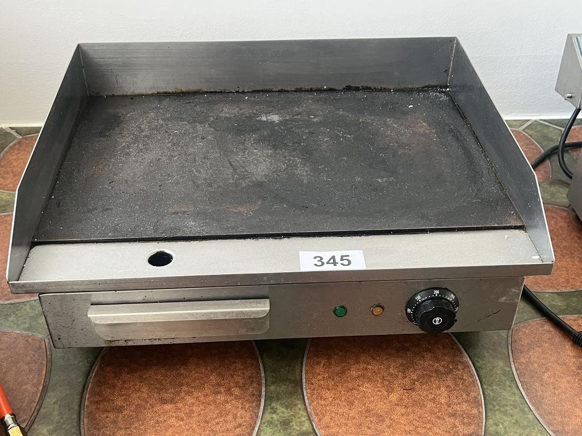 Elektrogrillplatte Ma&szlig;e ca. 55 x 45 x 21 cm, 230 V, 3000 W?d=2026-06-06 01:26:34
