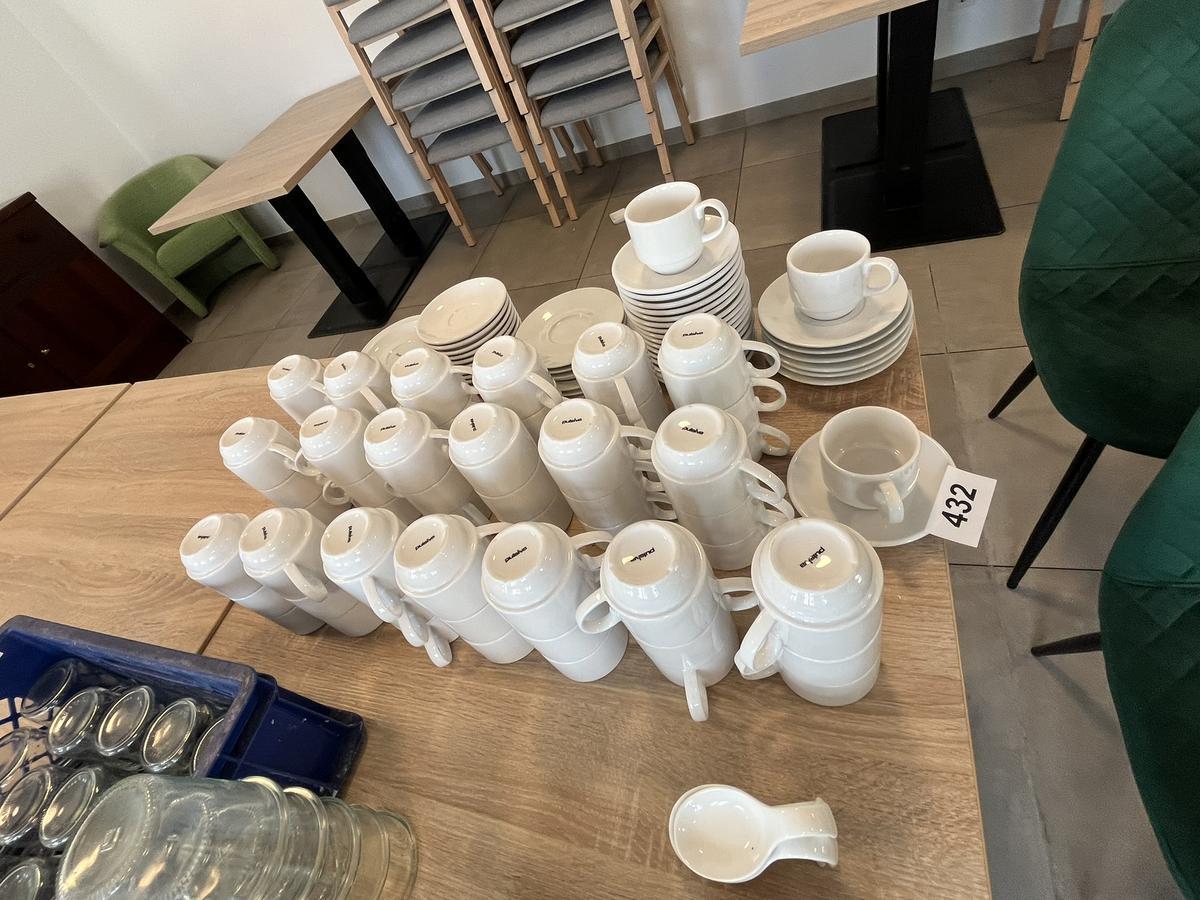 ca. 60 Stk. Kaffeetassen + div. Untersetzer?d=2026-06-05 22:53:21