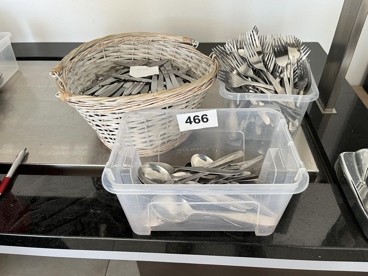 370teiliges Besteckset, ca.175 Messer, 175 Gabeln und 20 L&ouml;ffel?d=2026-06-06 00:01:19