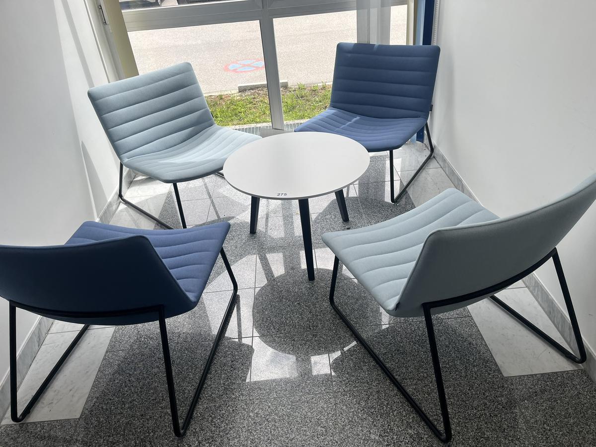 Designersitzbankgruppe mit Tisch, 70 cm DM und 4 St&uuml;hlen?d=2026-06-06 01:25:21