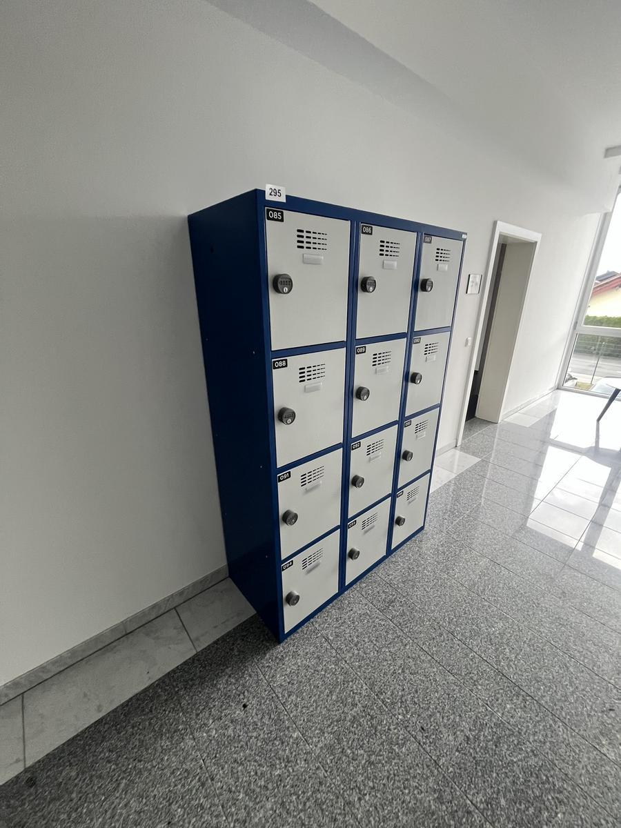 Garderobenschrank mit 12 Schlie&szlig;f&auml;chern mit Nummercode ca. 120 x 180 cm?d=2026-06-06 00:04:49