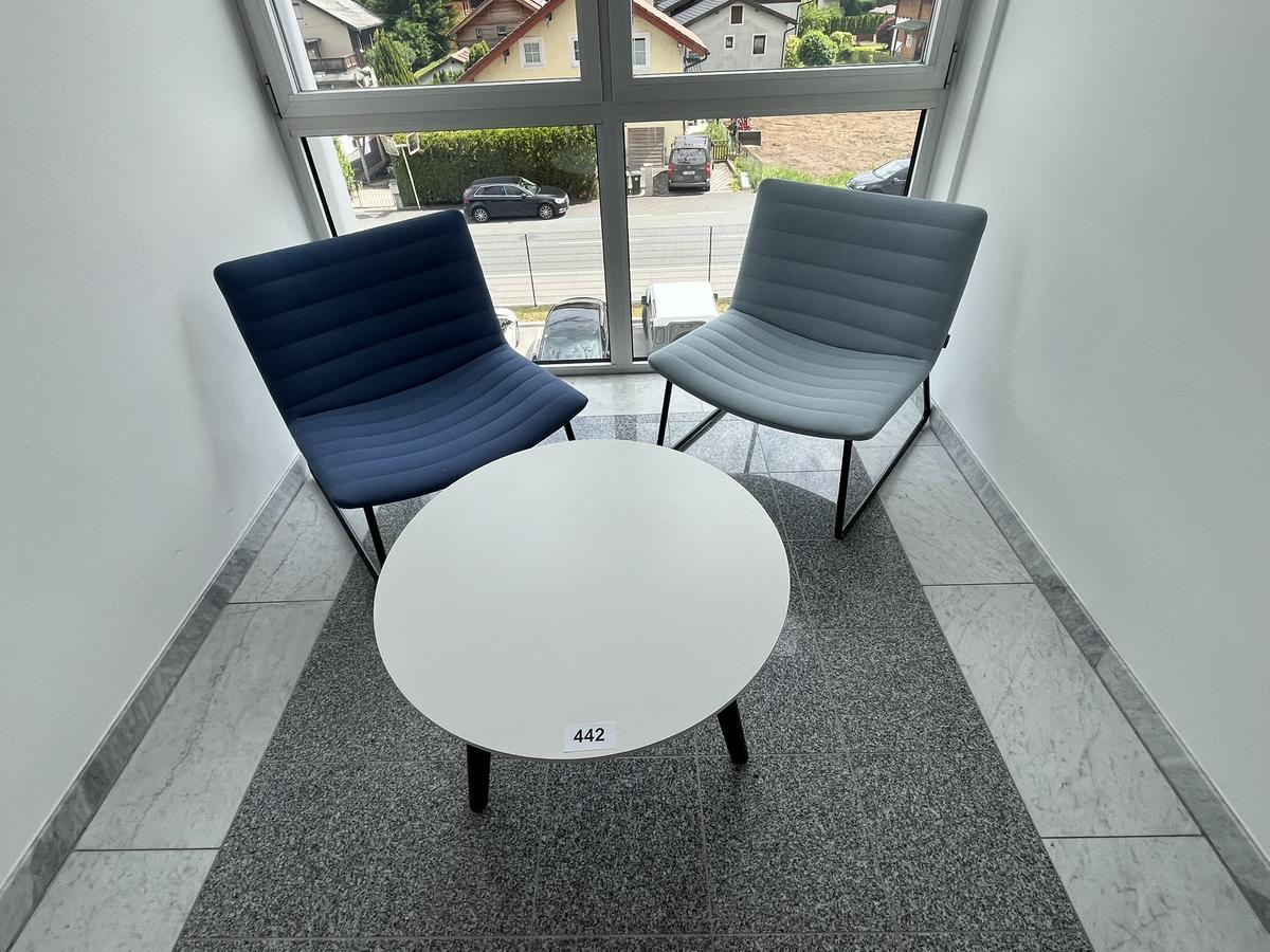 Designersitzbankgruppe mit Tisch, 70 cm DM und 2 St&uuml;hlen?d=2026-06-06 00:01:22