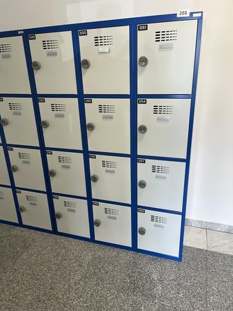 Garderobenschrank mit 12 Schlie�f�chern mit Nummercode ca. 120 x 180 cm