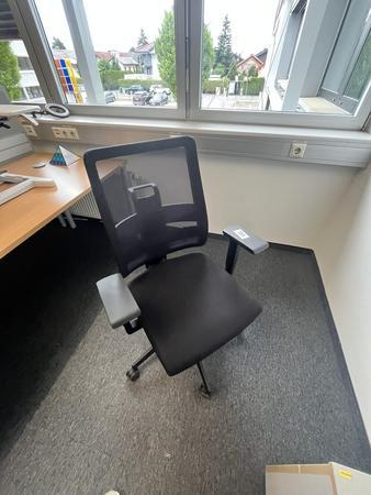 NEUD�RFLER-Viasit Drehstuhl schwarz mit Armlehne